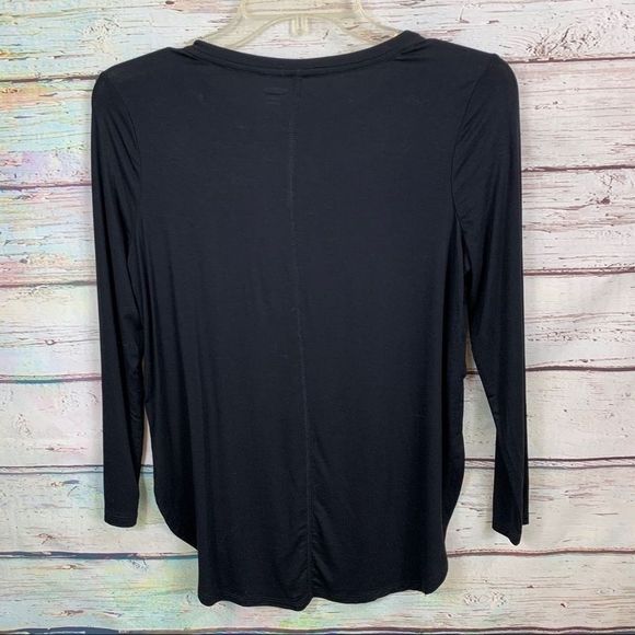 EUC Old Navy Graphic Top! - Picture 6 of 7